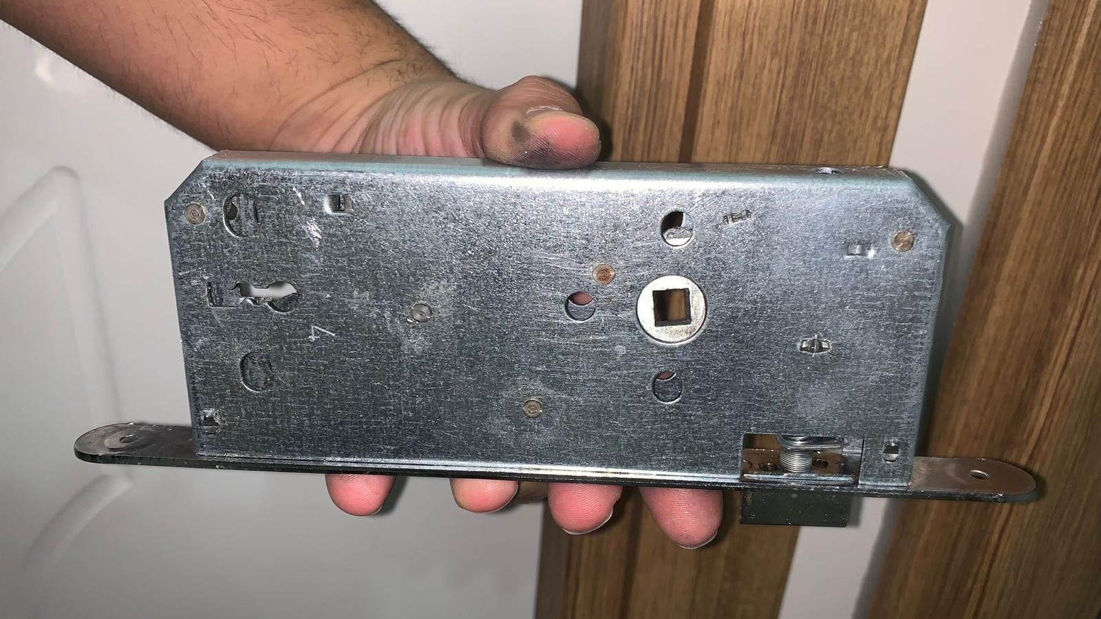 Atatürk çilingir kapı açma servisi, Aksu anahtarcı