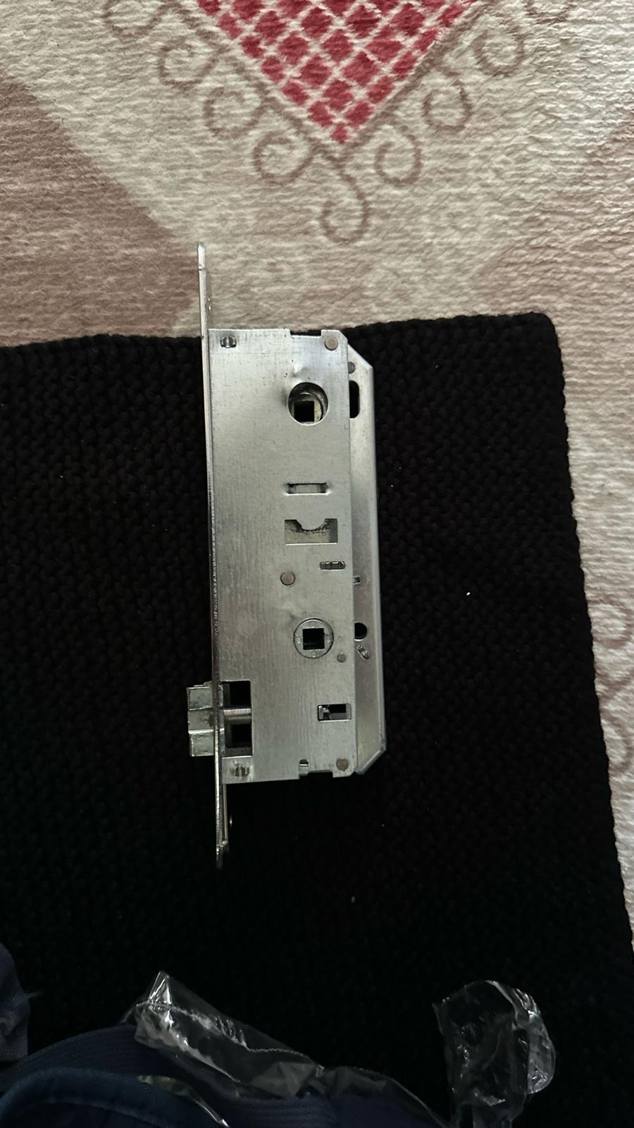 Karaveliler çilingir kapı açma servisi, Döşemealtı anahtarcı